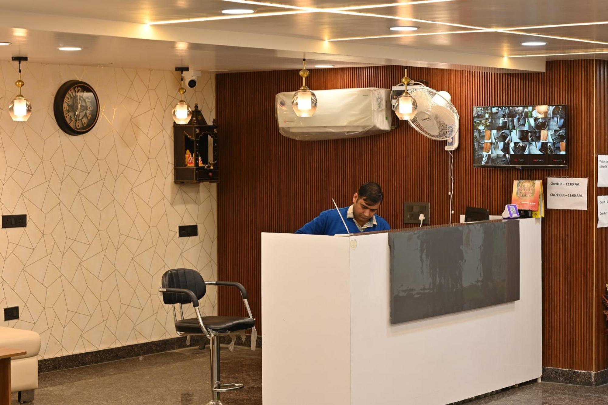 Hotel Down Town Paschim Vihar Delhi  Buitenkant foto