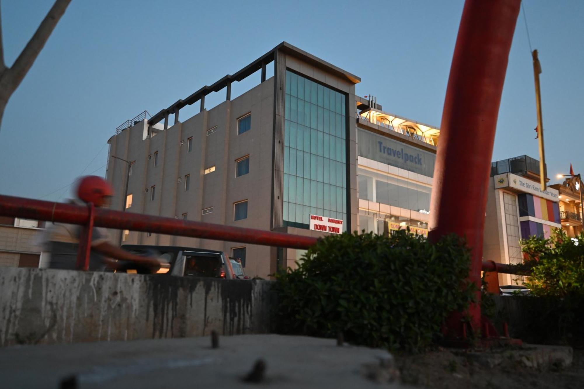Hotel Down Town Paschim Vihar Delhi  Buitenkant foto