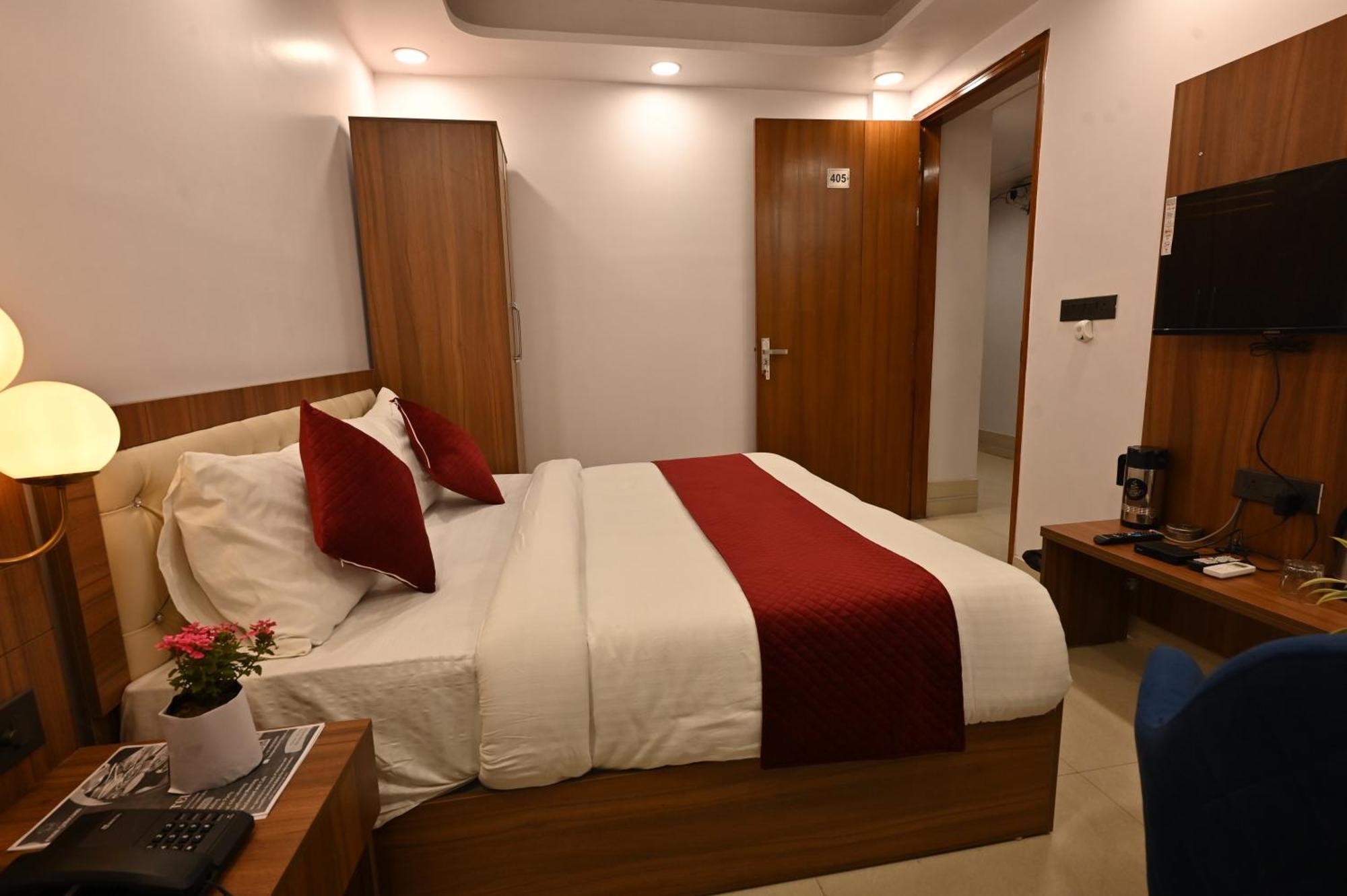 Hotel Down Town Paschim Vihar Delhi  Buitenkant foto
