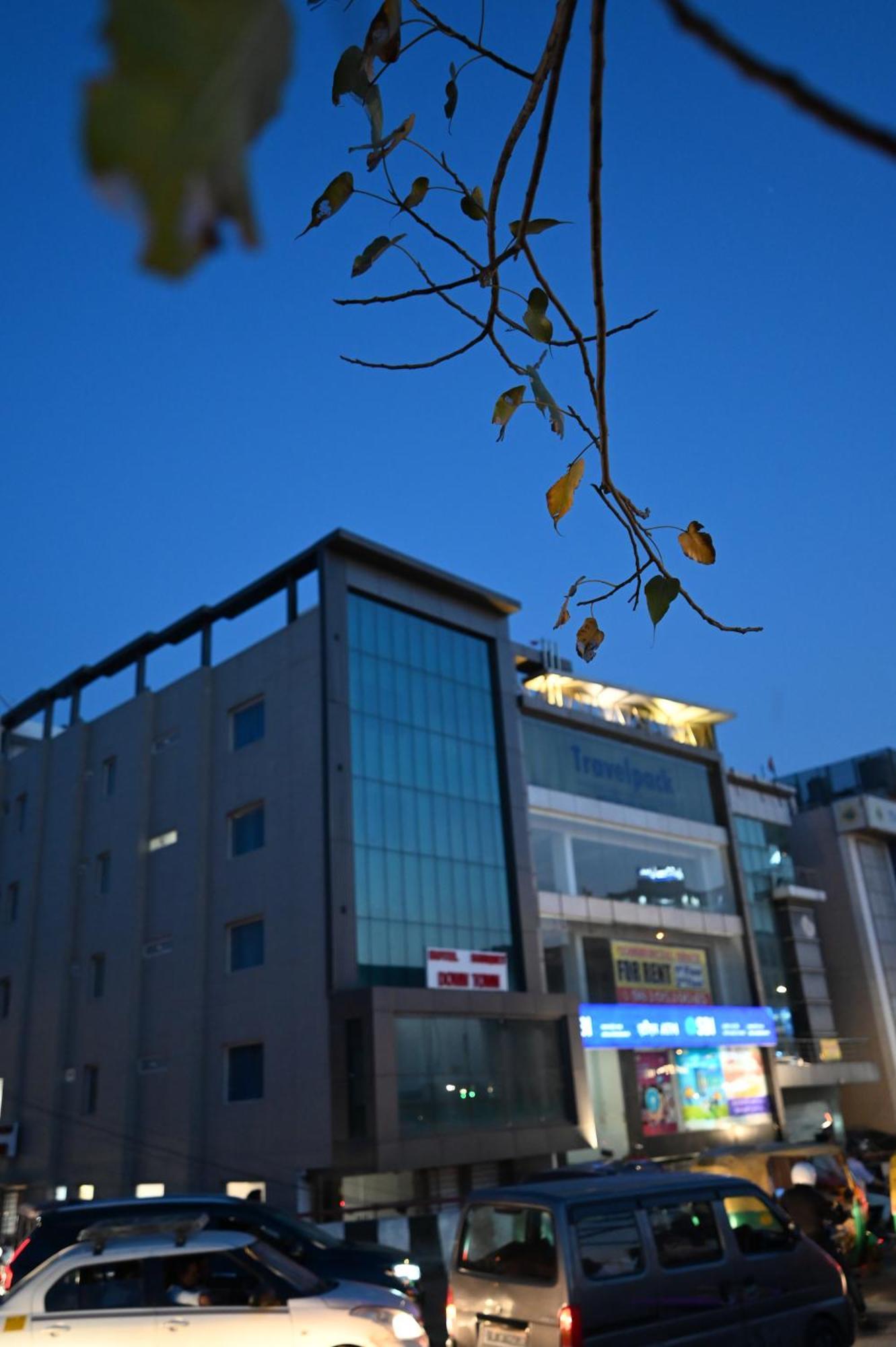 Hotel Down Town Paschim Vihar Delhi  Buitenkant foto