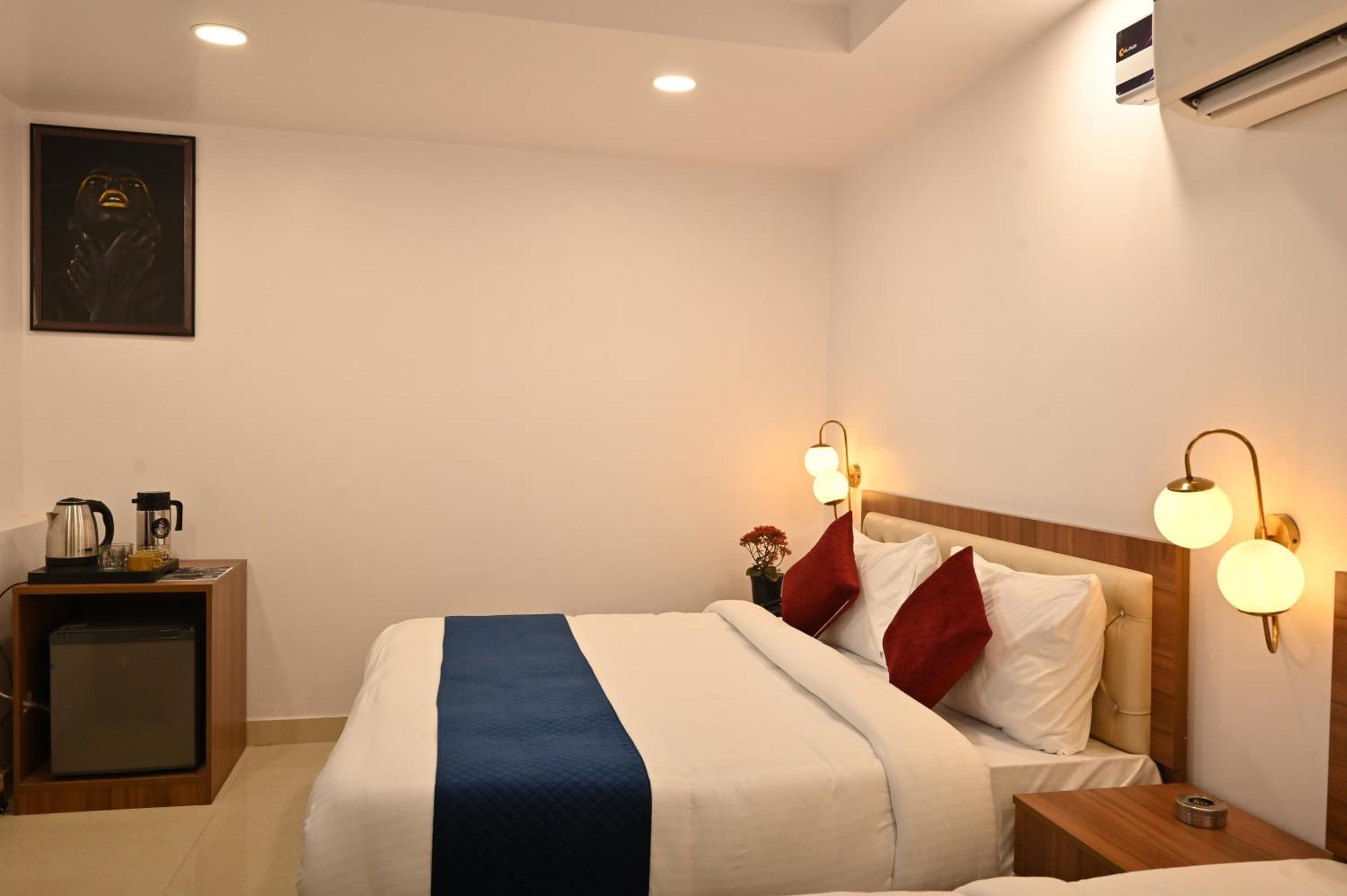 Hotel Down Town Paschim Vihar Delhi  Buitenkant foto