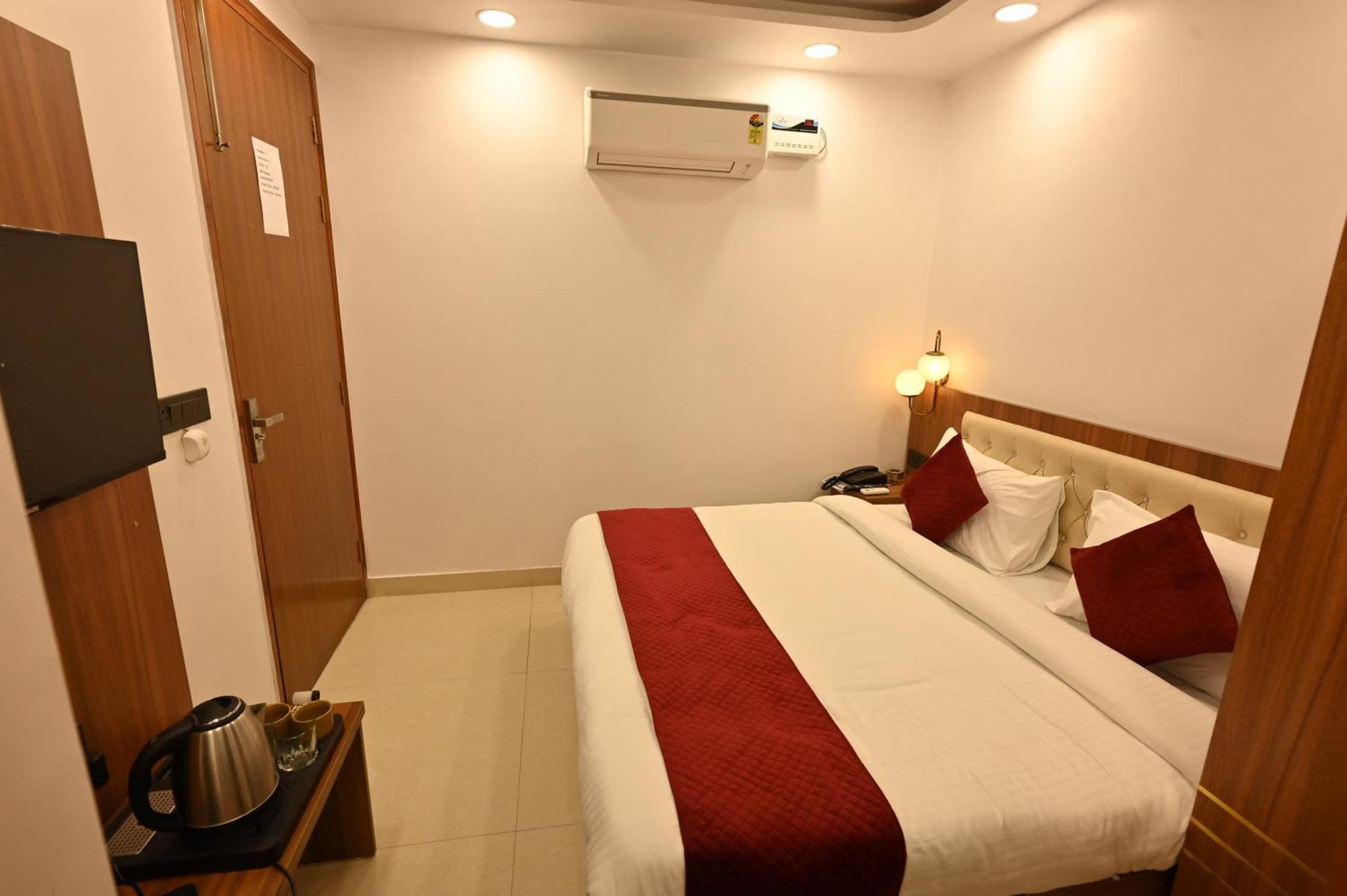 Hotel Down Town Paschim Vihar Delhi  Buitenkant foto