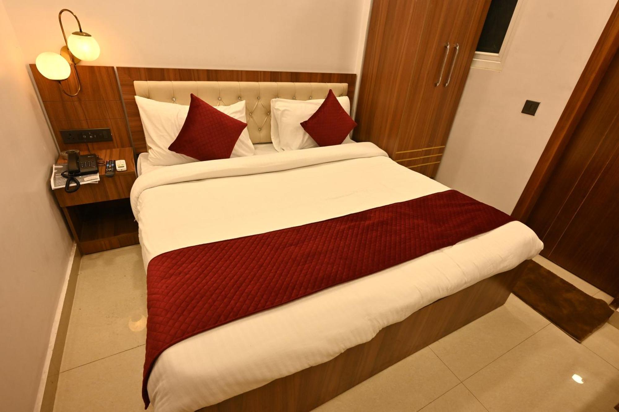 Hotel Down Town Paschim Vihar Delhi  Buitenkant foto