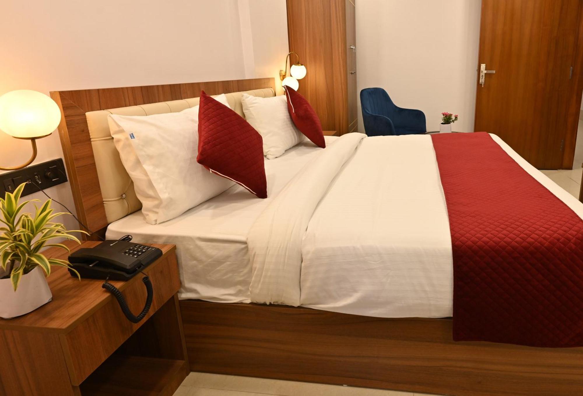 Hotel Down Town Paschim Vihar Delhi  Buitenkant foto