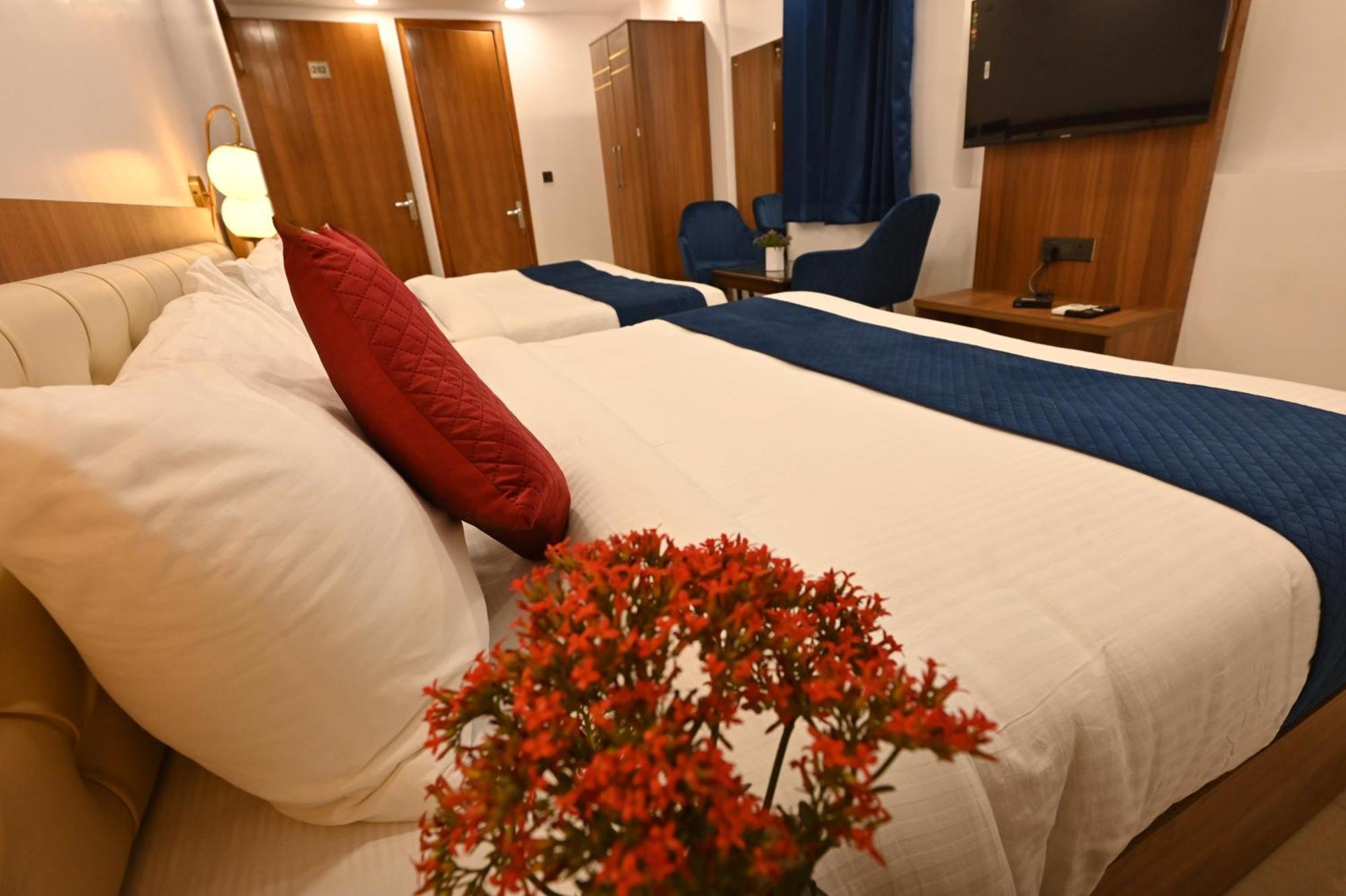 Hotel Down Town Paschim Vihar Delhi  Buitenkant foto